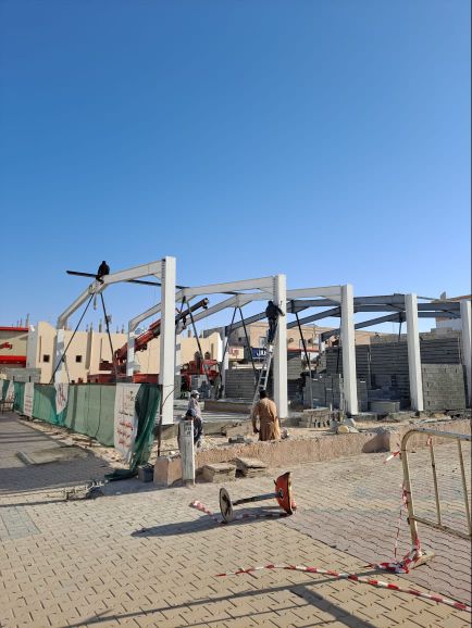 تركيب هيكل حديدي لمبنى تجاري في جدة
